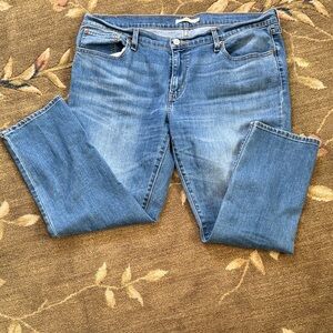 Classic Blue Women's Cropped Jeans